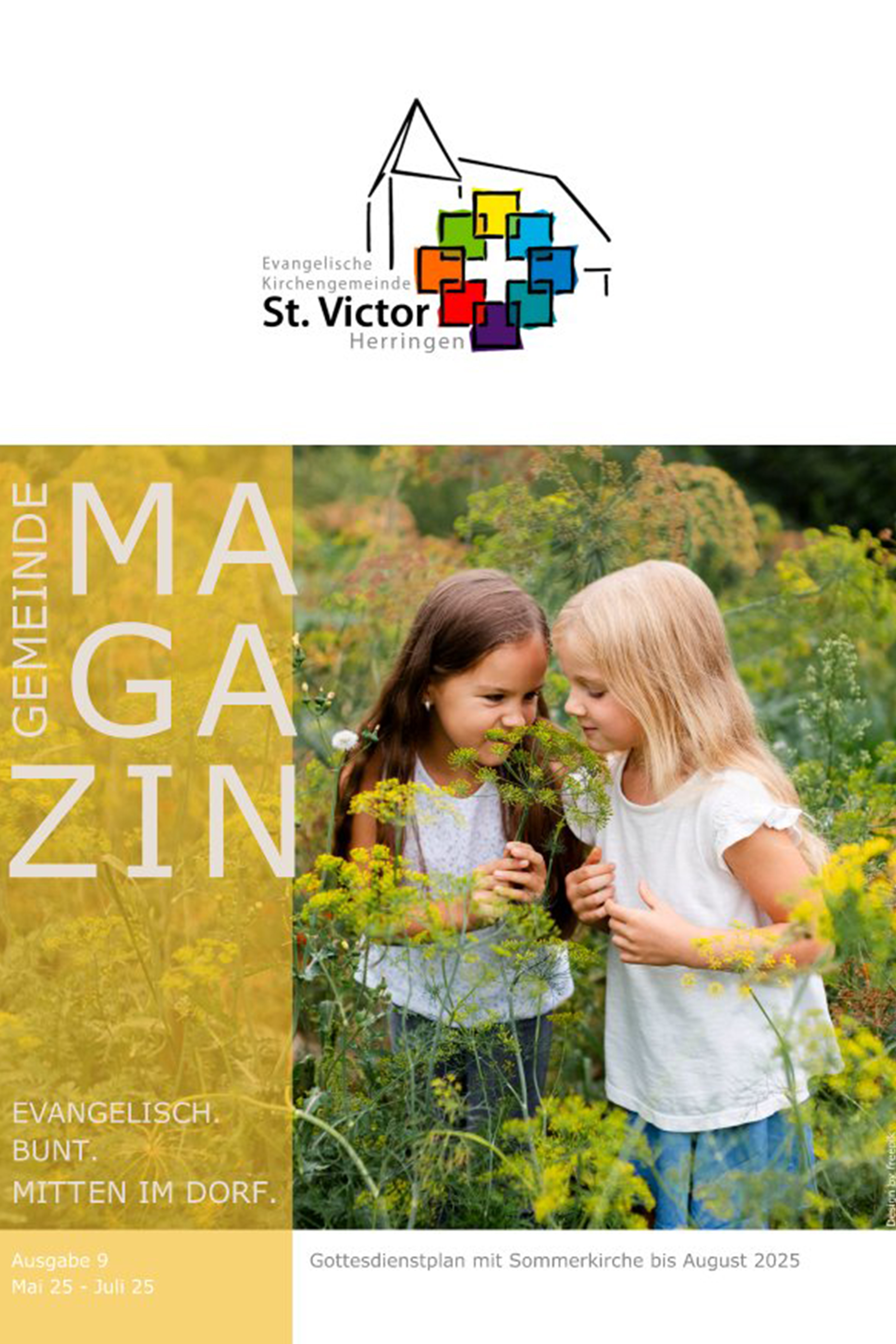 Magazintitelbild mit Kindern und Kirchenlogo.